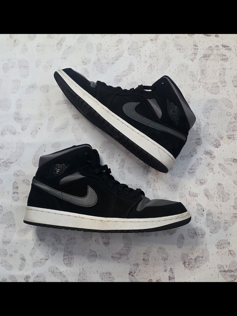 Air Jordan 1 Mid SE (Special Edition).
